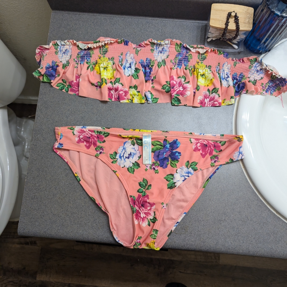 ⭐Floral Bikini Set (TOP MED BOTTOM LARGE)